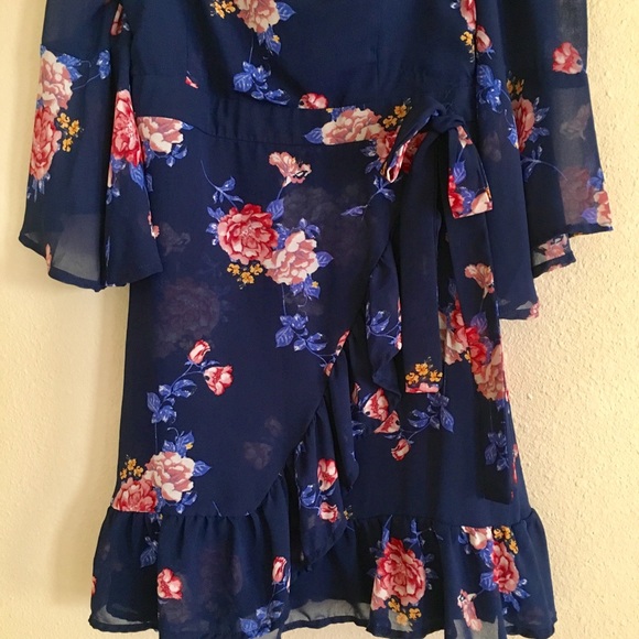 Floral Print Off the Shoulder Dress - Picture 4 of 6